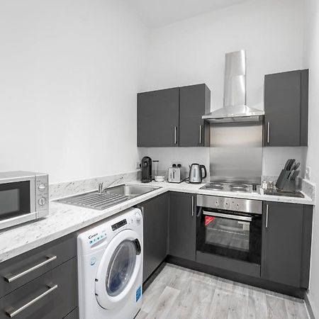 Modern 1 Bedroom Apartment In Dudley Brierley Hill Eksteriør bilde