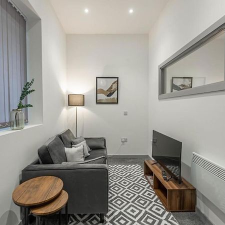 Modern 1 Bedroom Apartment In Dudley Brierley Hill Eksteriør bilde
