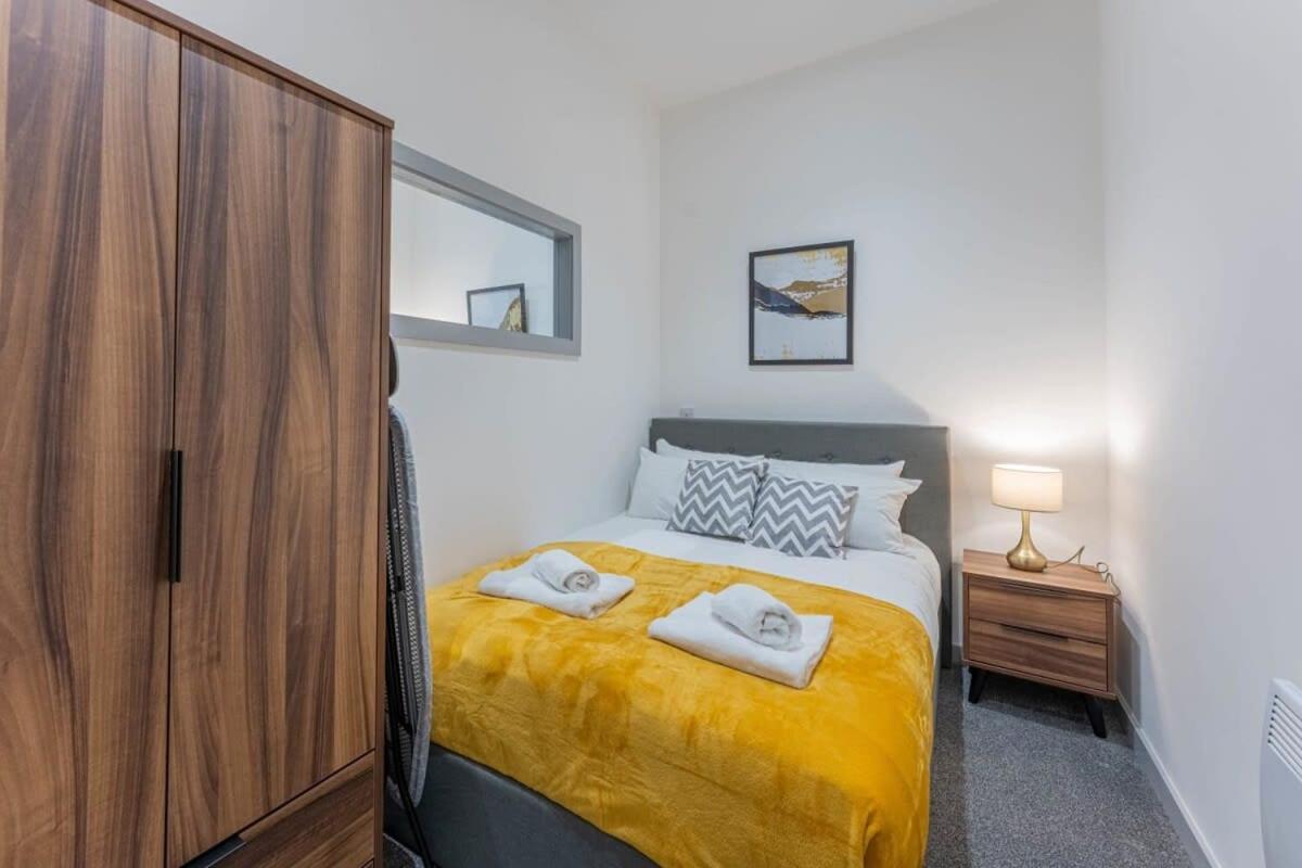 Modern 1 Bedroom Apartment In Dudley Brierley Hill Eksteriør bilde